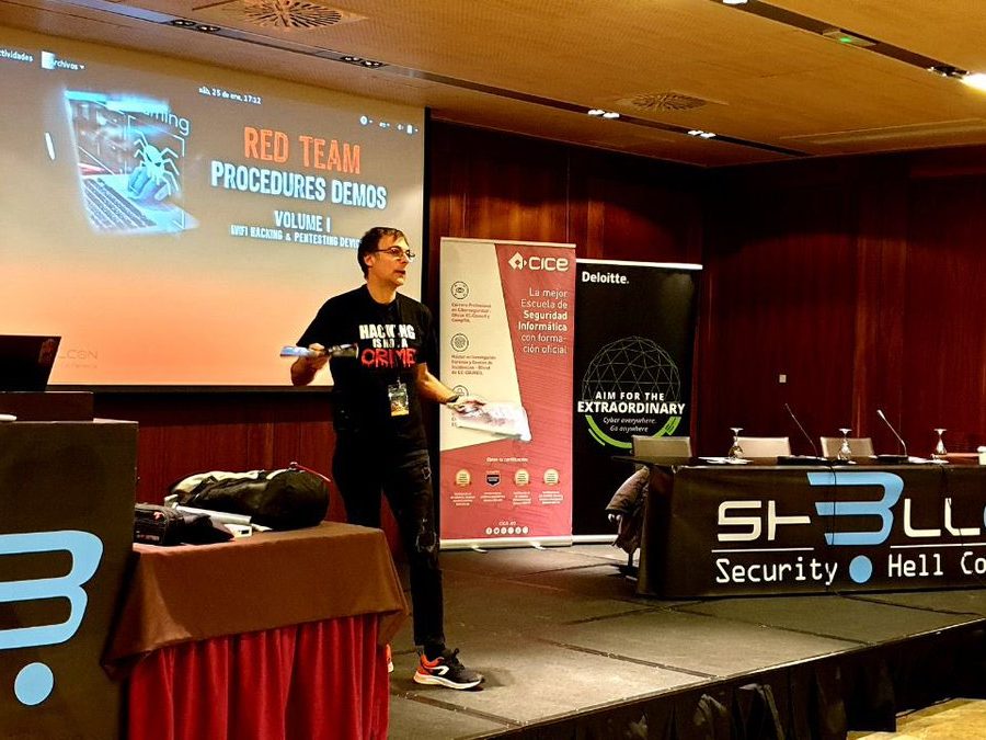 EPJTGY3W4AABSDn Yago Hansen in Sh3llcon 2020